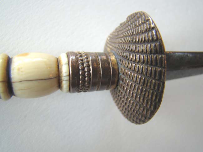 An unusual and rare Naval Dirk with 8" blade having a 'seashell' guard, British or American, ca. 1800-1820. — image 5
